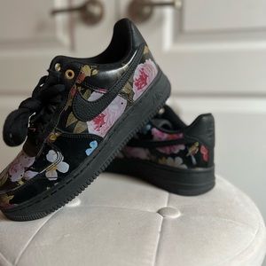 Nike Sneakers - Worn once to try on